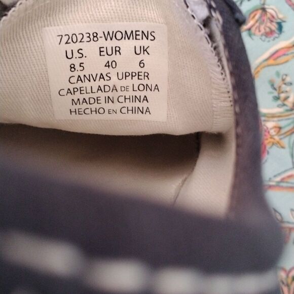 Levi's Sneakers  - Picture 10 of 12